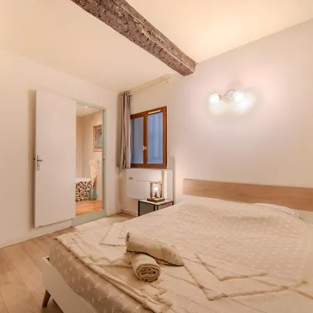 Appartement The Ecucentre With Parking - Historic District