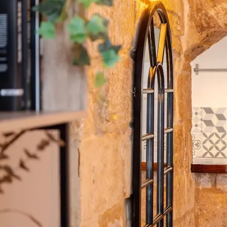 Lägenhet The Ecucentre With Parking - Historic District *