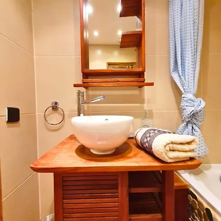The Ecucentre With Parking - Historic District Appartement *